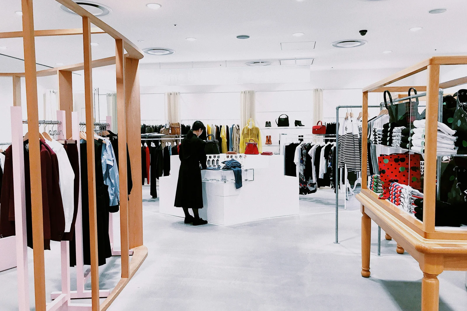 A minimalist retail floor with racks and cases, the inventory Performance Max and Standard Shopping fight over